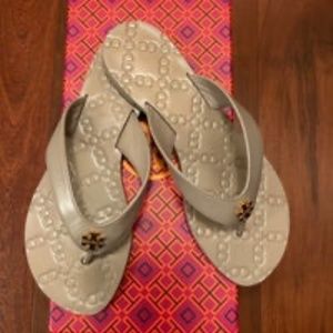 Tory Burch Monroe Thong - French Grey (Tan) - Size 5